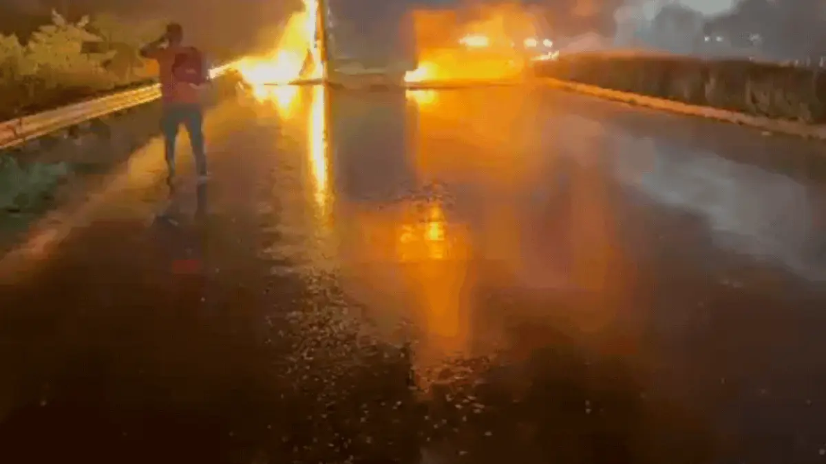 Kaveri-Travels-bus-fire-news